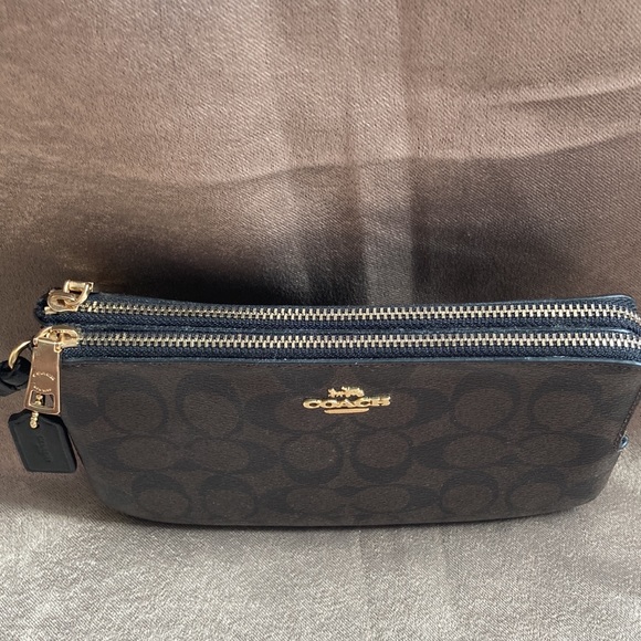 NWT Authentic Coach double zipper wristlet - Picture 3 of 8